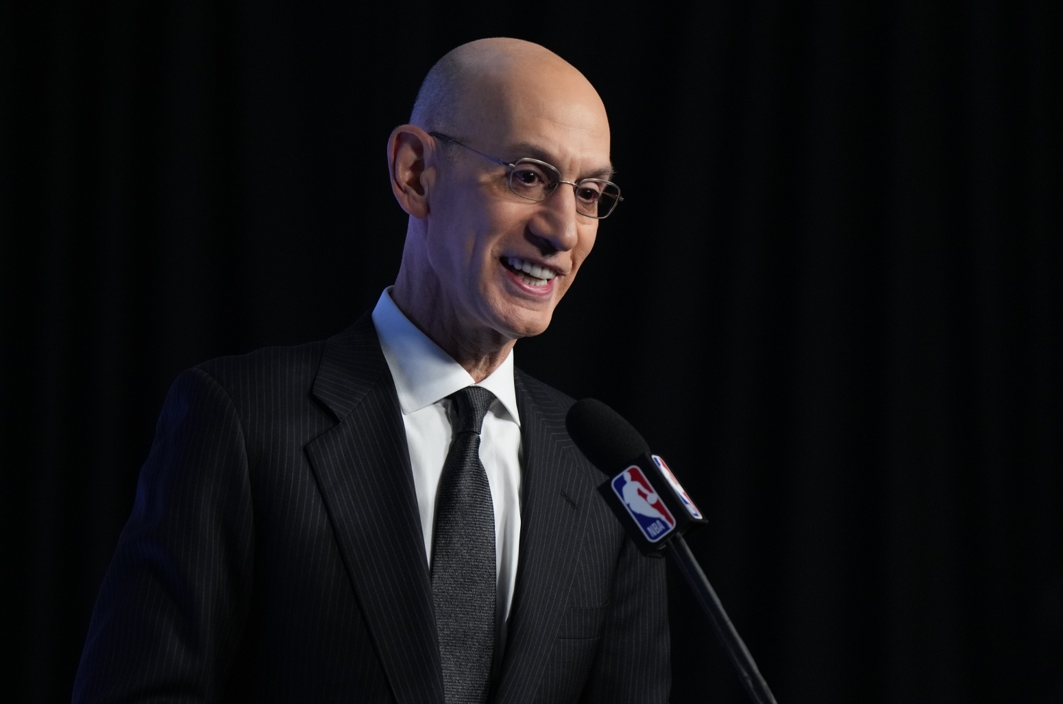 开云体育官网-萧华:NBA老板们将在联盟完成调查前对快船保持观望态度