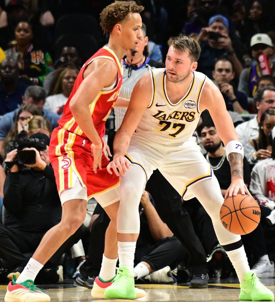 开云体育下载-4人很关键！湖人半场领先21分，东契奇21+2+5无法阻挡！