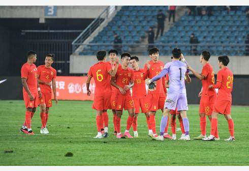 开云官网-马德兴：国足换血幅度不够 特鲁西埃的用人是榜样！