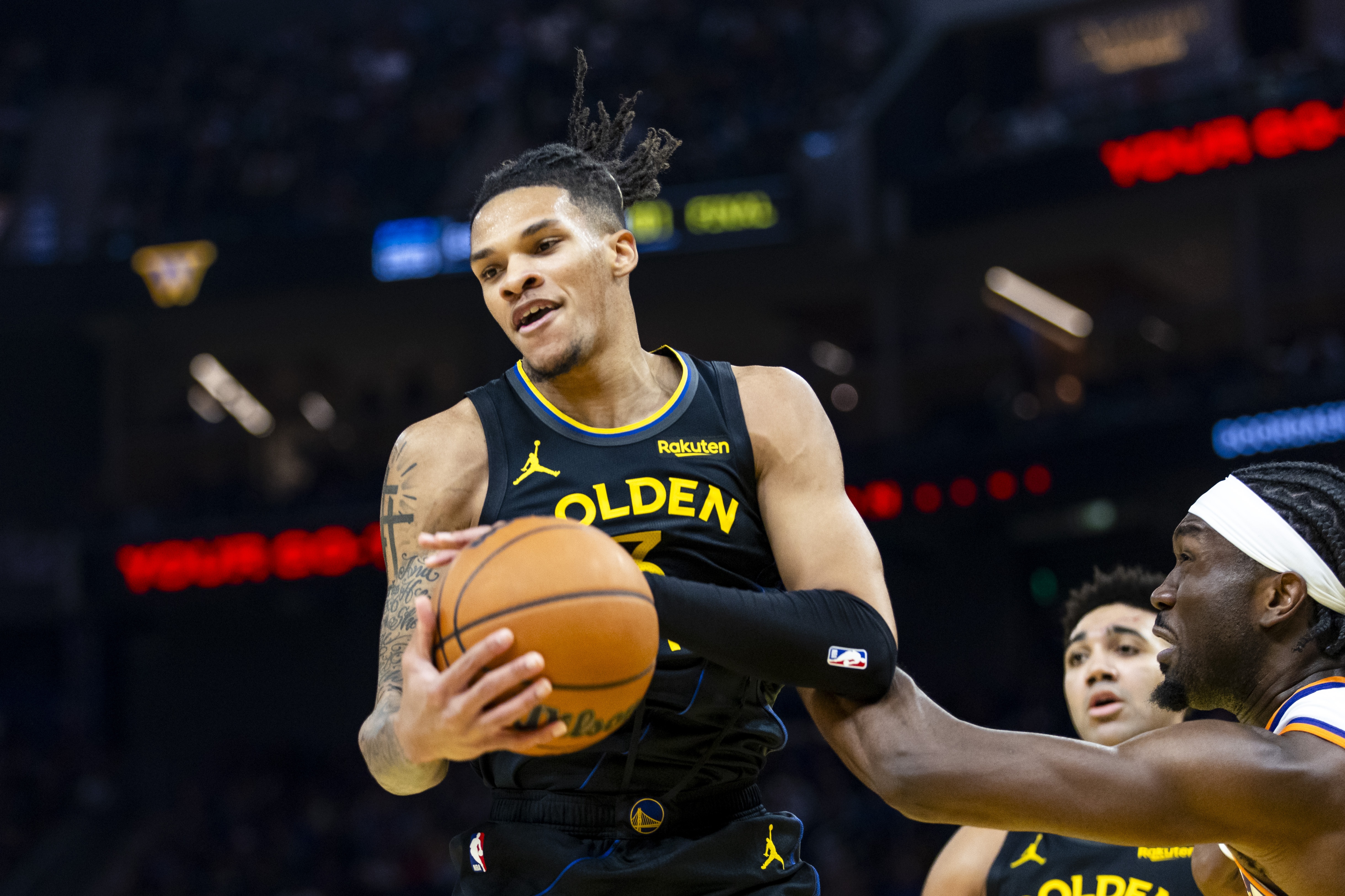 开云APP-舒舒服服了!理查德接球三分出手也命中!勇士全员都有得分了!