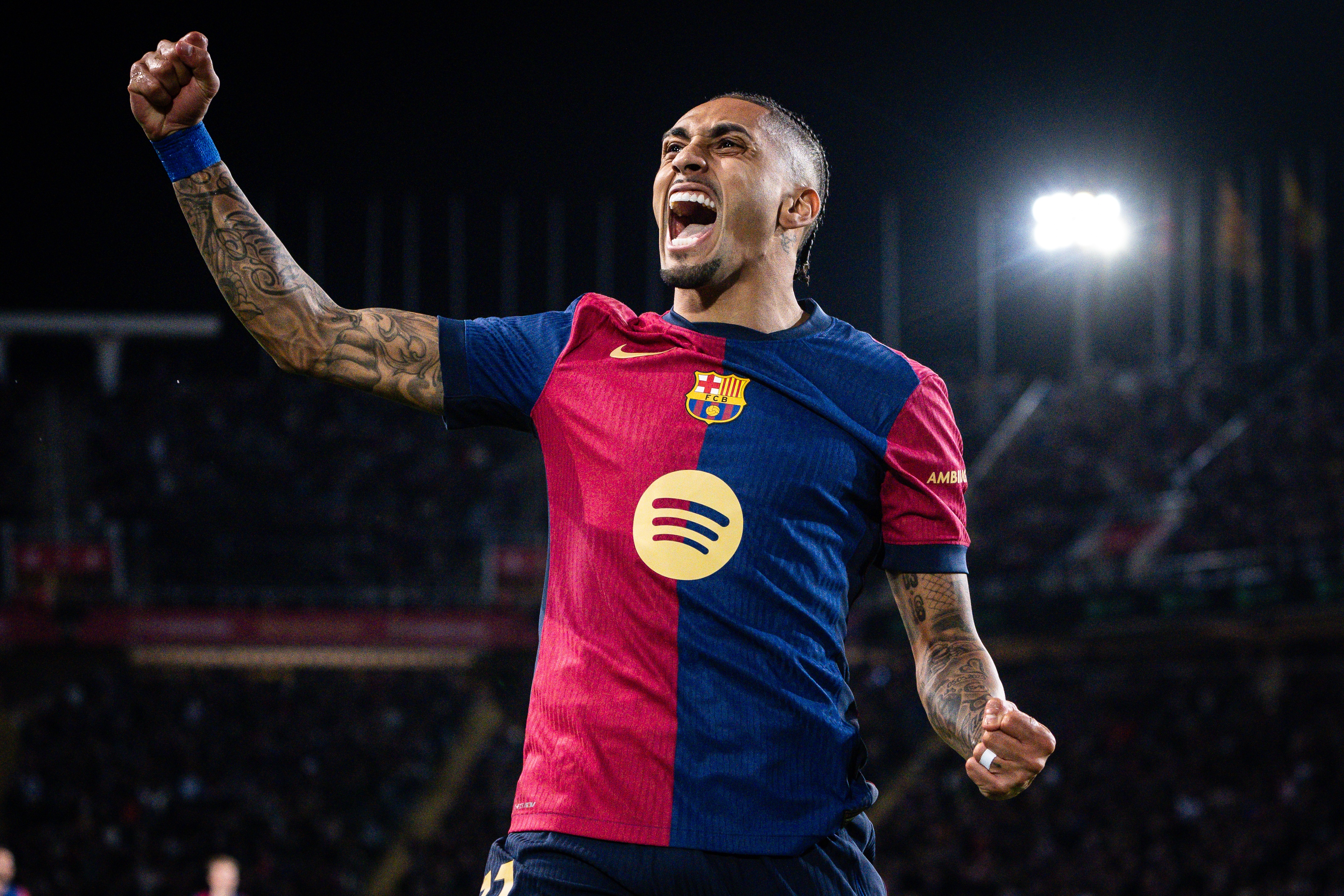 开云体育下载-160场63球！拉菲尼亚跻身巴萨队史进球榜前50，位列第48位