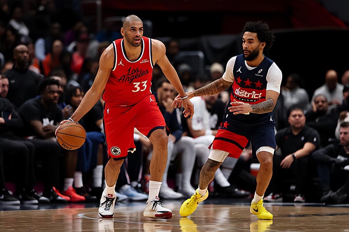 开云体育下载-近段时间的状态真是太差了，快船还得减少锋线老将的出场时间？