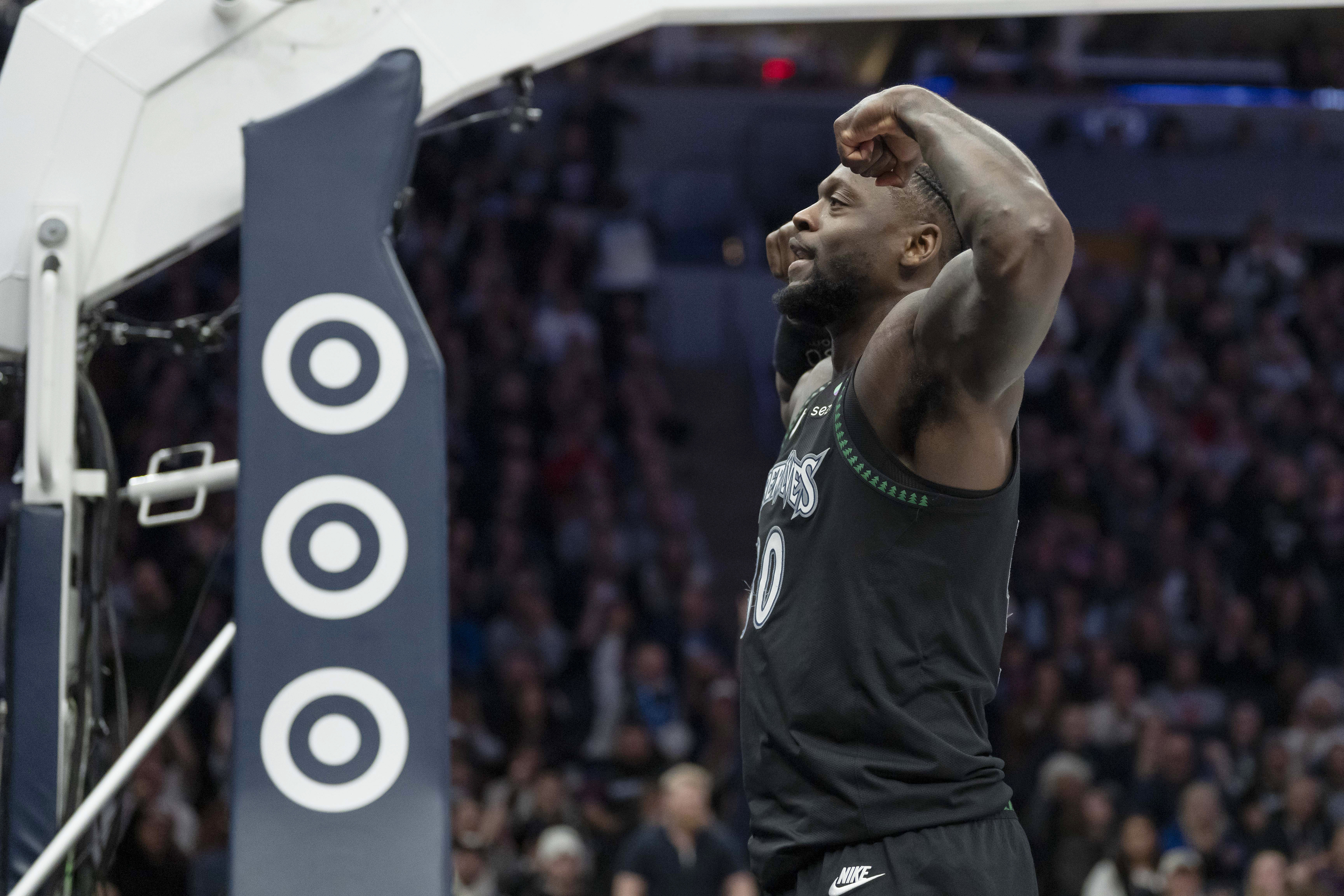 开云官网-超强表现！兰德尔半场14中10高效砍24分 另有5板6助1断&amp;三分6中4