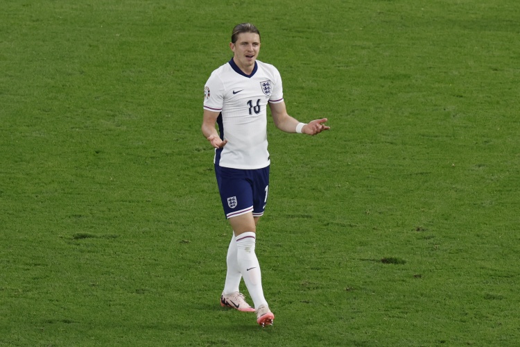 每日电讯：弗兰克亲自致电说服加拉格尔加盟热刺，将提供主力位置