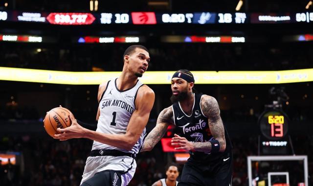 开云官网-剑指西部第一！马刺豪取10连胜：文班封锁内线