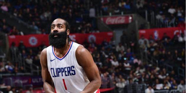 开云体育官网-队友叒受伤+3分绝杀疑似遭误判 哈登继续演绎悲情