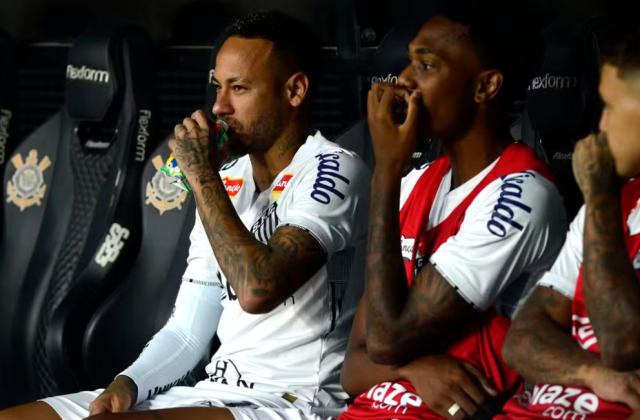 kaiyun-内马尔因伤缺战 桑托斯出局 狂欢节嗨皮的他挨批